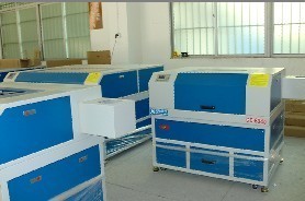 供應(yīng)布料/皮革專(zhuān)用雙頭切割雕刻機(jī) 提升生產(chǎn)效率的智能化解決方案